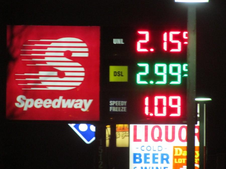 Gas+prices+continue+to+fluctuate+this+time+of+year.