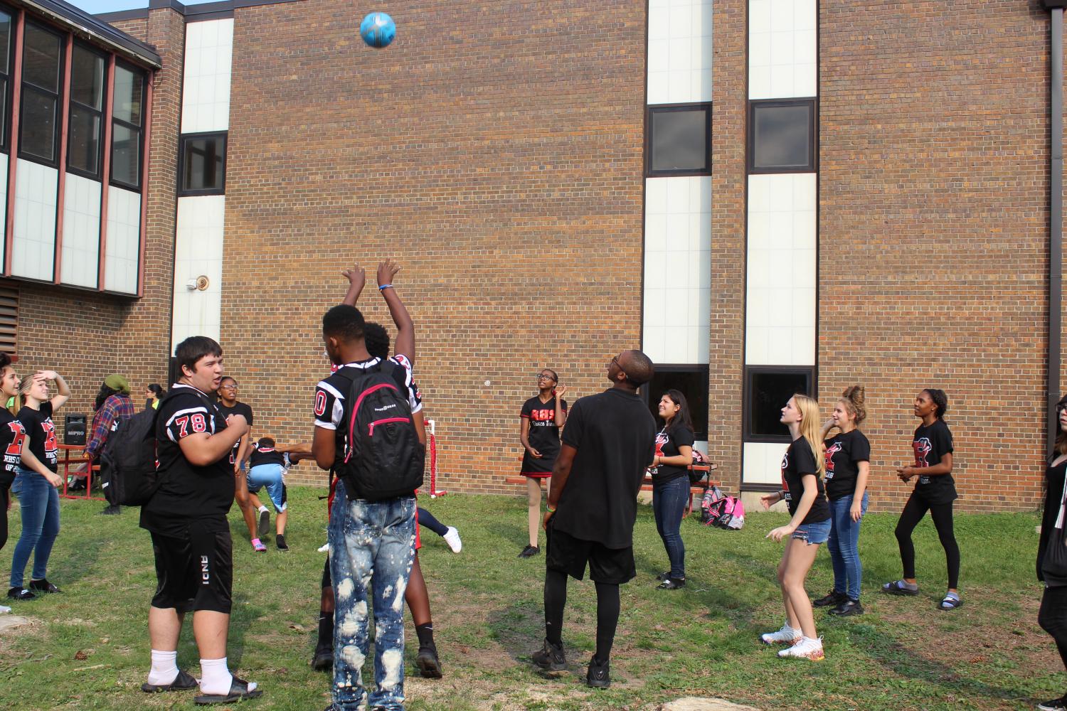 LINK Crew kicks off school year with freshmen tailgate party