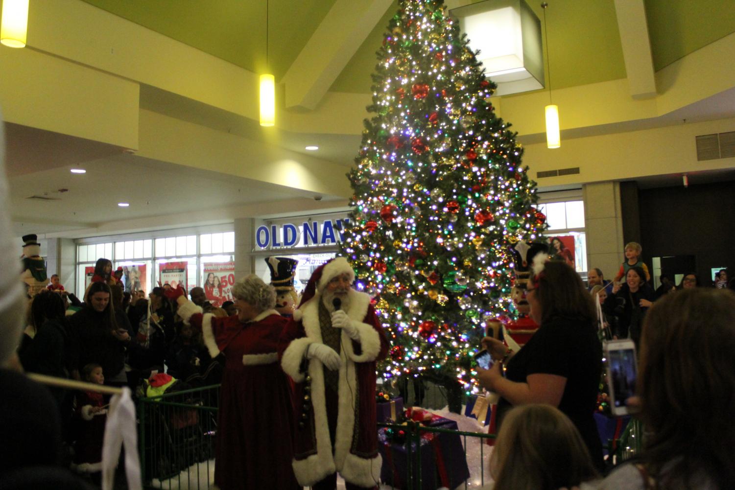RHS students Santa to Mall The Panther Prowl