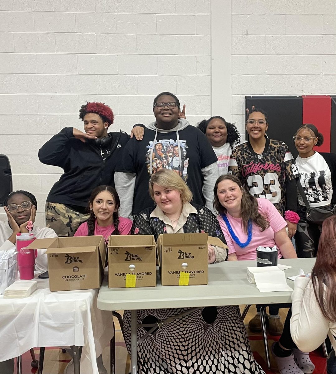 Link Crew Ends the Year on a Sweet Note!